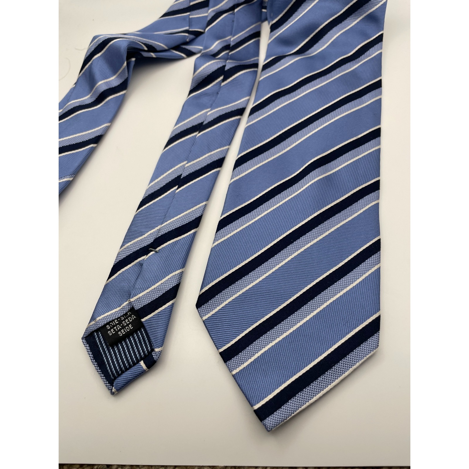 Guy Laroche Paris Mens Silk Necktie Blue Navy White Diagonal Striped Tie